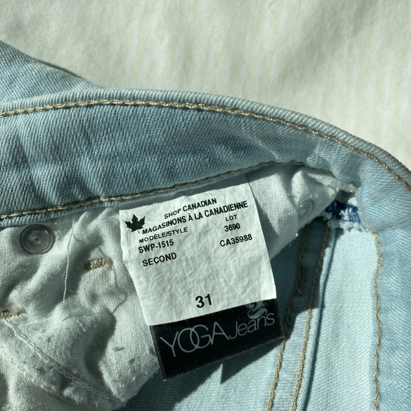 Yoga Canada flared jeans like new barely worn - Picture 4 of 4